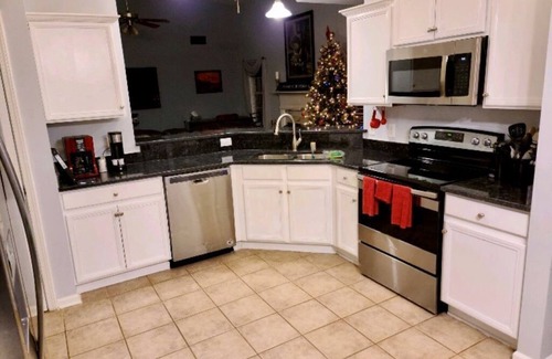 Hoschton House | HOME NEAR CHATEAU ELAN/UGA/LAKE LANIER/MICHELIN ROAD ATLANTA/ATLANTA DRAGWAY