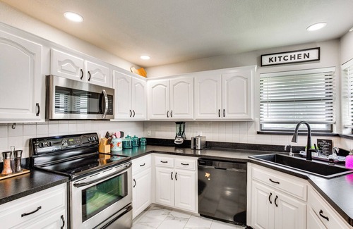 Granbury House | Home on Lake Granbury w/Hot Tub: 5 Mi to Dtwn!