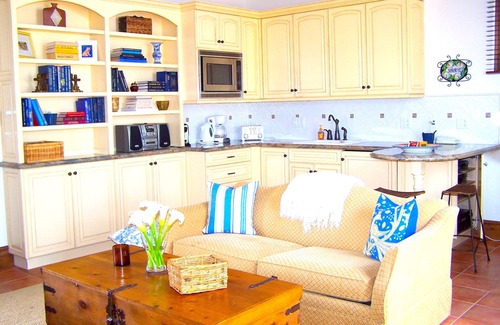 Solana Beach Cottage | home Solana Beach Del Mar. Walk to beach, racetrack, restaurants