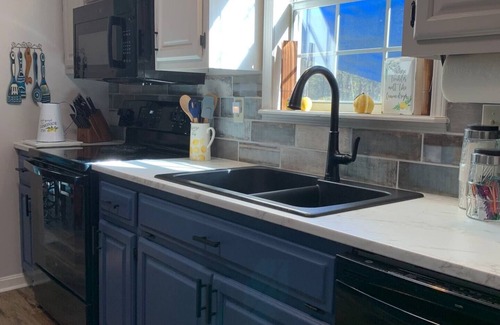 Iuka House | Home with Hot Tub and Game Room, Our Nest in the Woods with 2 King & 3 twin bedn
