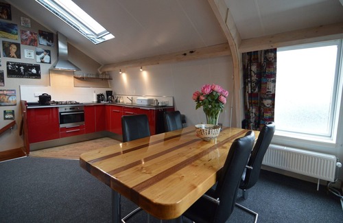 Easterlittens House | Home with Vinyls, Bikes and Waterways