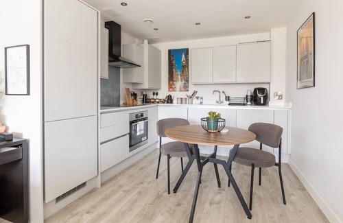 Bristol Floating Harbour Apartment | Homely 1BD Flat Close to Waterfront, Bristol