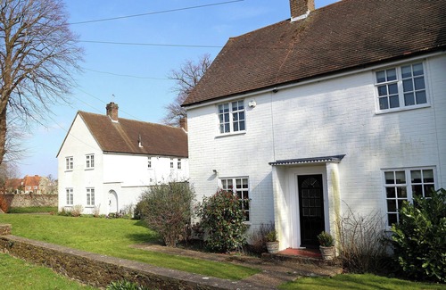 Icklesham Cottage | Homely and vibrant, a fabulous family friendly find.