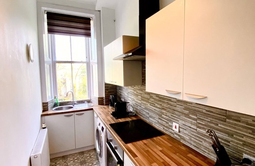 Paisley Apartment | Homely Apartment in Historic Centre