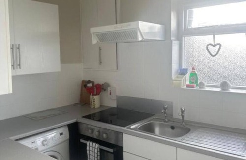 Southend-on-Sea Apartment | Homely & Comfy 2BR Nr High Street & Beach by Everhome Ltd