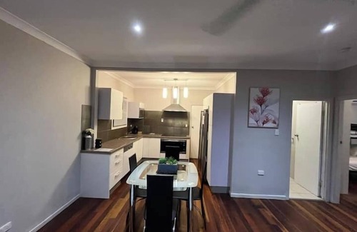 Currajong House | Homely Cottage Near It All