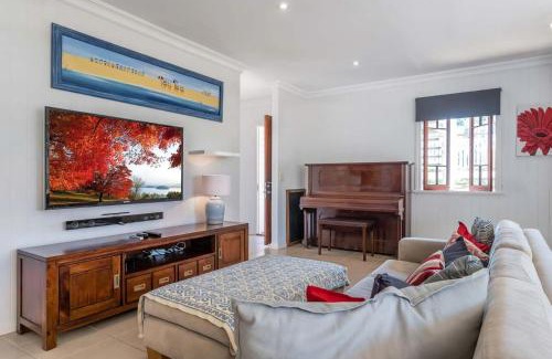 Bardon House | Homely Hideaway Bardon