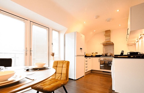 Cranfield Apartment | Homely, Spacious Flat w/Balcony & Fast Wi-Fi