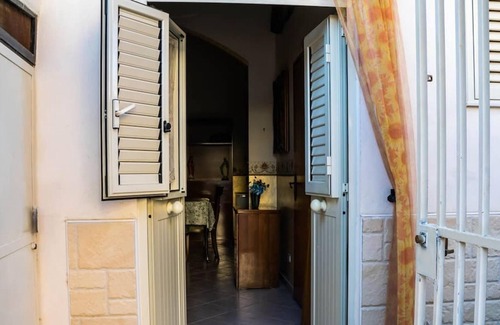 Favara Apartment | Homerez - Appartement 8 km away from the beach for 4 ppl. with terrace at Favara