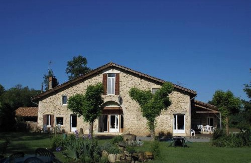 Blaignac Apartment | Homerez - Apt Blaignac + shared pool