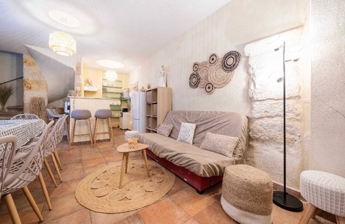 Montfrin House | Homerez - Authentic House in Montfrin with Terrace and Air Conditioning