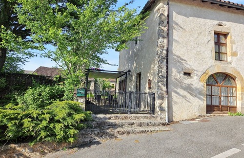 Peyrusse-le-Roc House | Homerez - Charming House Peyrusse le Roc, Garden
