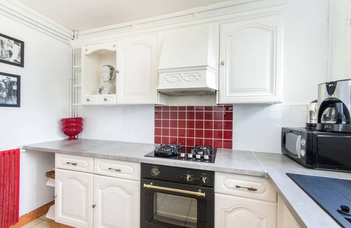 La Grace de Dieu Ouest Apartment | Homerez - Charming Apartment in Caen - 70 m² - Parking Included