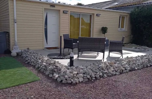 Embreville House | Homerez - Charming House in Embreville with Garden