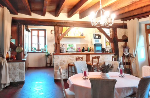 Montoldre House | Homerez - Charming House in Montoldre, Garden
