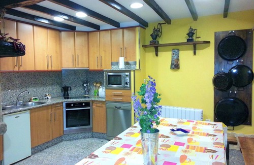 Cuntis House | Homerez - Charming house in Cuntis with private pool