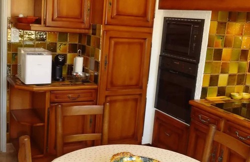 Taillades Villa | Homerez - Charming Villa in Taillades - Private Pool