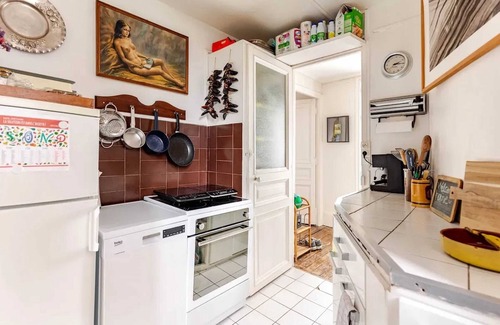 Quartier de la Goutte-d'Or Apartment | Homerez - Comfortable Apartment in Paris