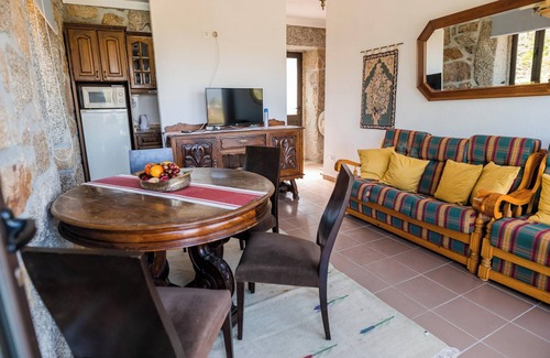 Castelo de Paiva House | Homerez - Comfortable house in Fornos with shared pool