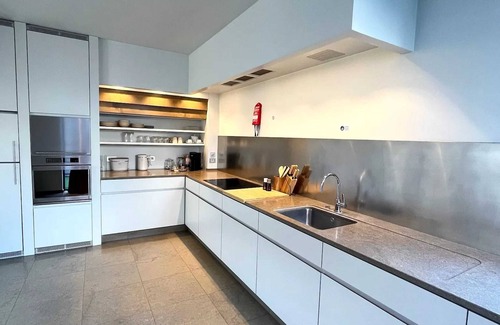 Vilvoorde House | Homerez - Cosy house in Vilvoorde with jacuzzi and spa