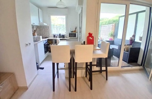 La Grace de Dieu Sud Apartment | Homerez - Cozy Apartment in Caen with Terrace and Garden