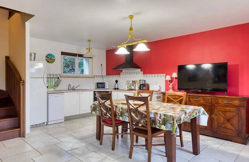 Saint-Leonard House | Homerez - Cozy House in Saint-Léonard, garden