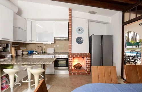 Verdizela Villa | Homerez - Elegant Villa in Corroios with Private Pool