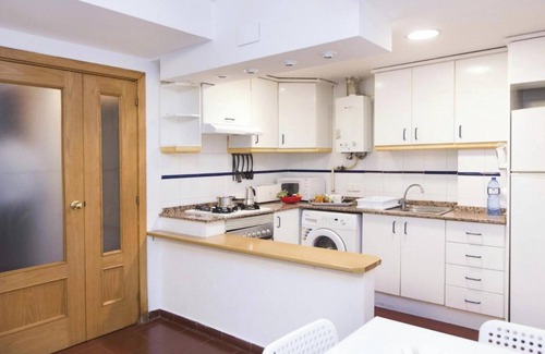 Valencia City Centre Apartment | Homerez - Flat in Valencia - parking