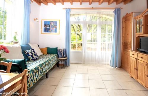 Saint-Front-de-Pradoux House | Homerez - House for 4 ppl. with shared pool and spa at Saint-Front-de-Pradoux