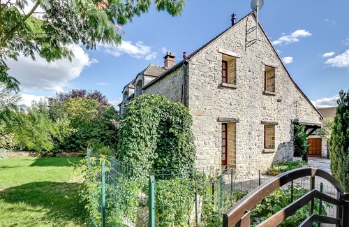 Saint-Germain-sur-Ecole House | Homerez - House for 3 ppl. with swimming-pool at Saint-Germain-sur-École