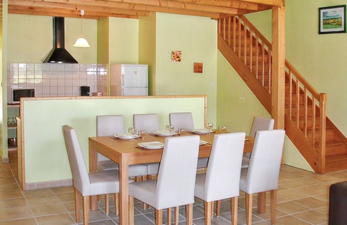 Saint-Vincent-la-Chatre House | Homerez - House with pool in St-Vincent-la-Châtre