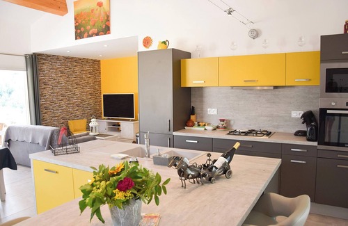 La Roche-sur-le-Buis House | Homerez - House, La Roche-sur-le-Buis.