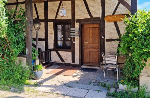 Gigny-sur-Saone House | Homerez - House for 15 ppl. with swimming-pool and garden at Gigny-sur-Saône
