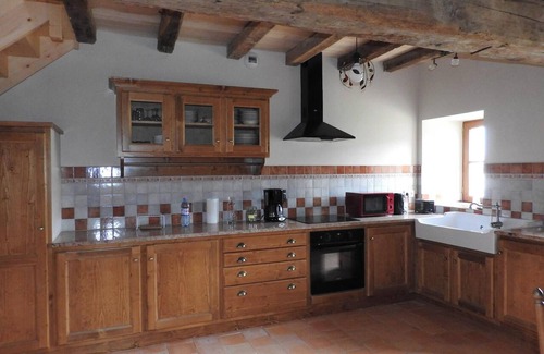 Nueil-les-Aubiers House | Homerez - House in Nueil-les-Aubiers