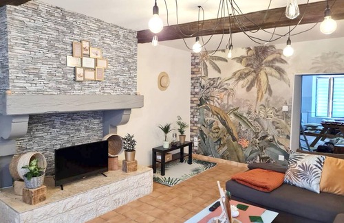 Deville House | Homerez - House in Deville with Terrace