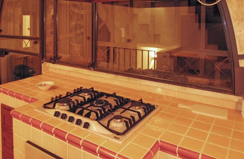 Surano House | Homerez - House in Surano - Fireplace, Garden