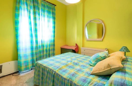 Fuente Vaqueros Apartment | Homerez - Nice appartement for 6 ppl. with terrace at Fuente Vaqueros