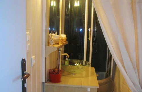Tonnay-Charente Apartment | Homerez - Nice studio for 2 ppl. with garden and terrace at Tonnay-Charente