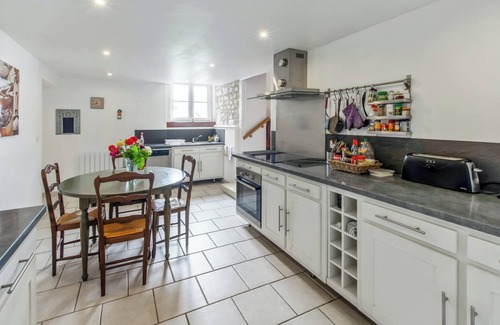 Assay House | Homerez - Spacious House in Assay with Garden and Fireplace
