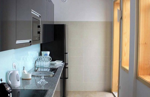 Paranhos House | Homerez - Spacious House in Porto for 14 guests + Garden