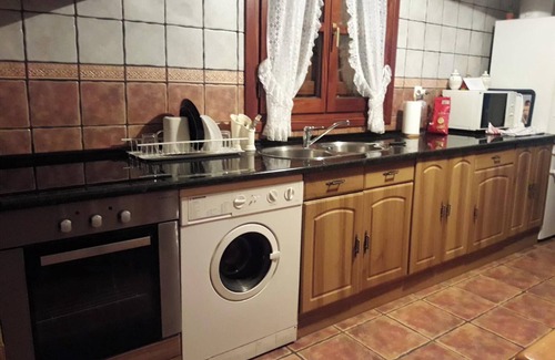 San Millan House | Homerez - Spacious House with Garden, Munain