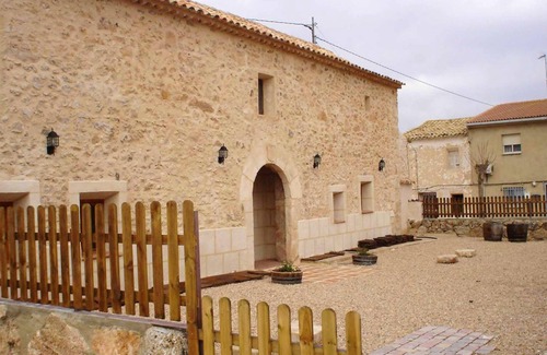 Villa de Ves Villa | Homerez - Villa for 8 ppl. with swimming-pool and garden at Villa de Ves