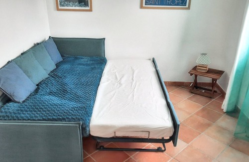 Saint-Jeannet Villa | Homerez - Villa for 4 ppl. with swimming-pool and garden at Saint-Jeannet