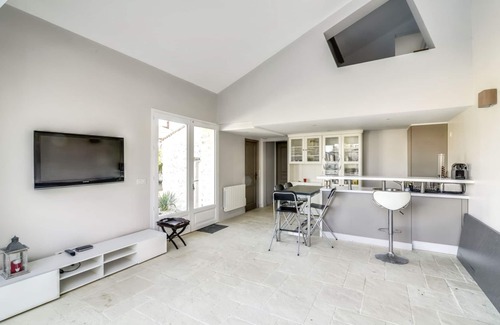 Amponville Villa | Homerez - Villa with Pool and Garden in Amponville
