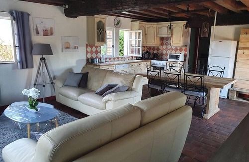 Salbris House | Homerez - Welcoming house in Salbris with enclosed garden and terrace.