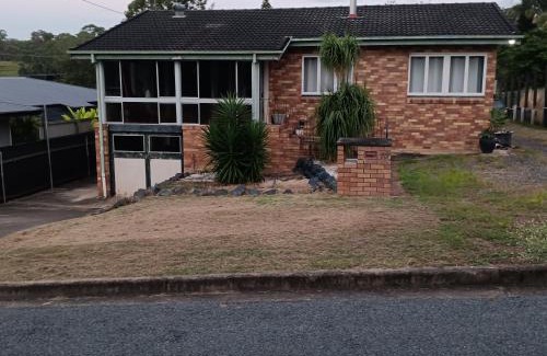 Beaudesert House | Homestay at Beauie