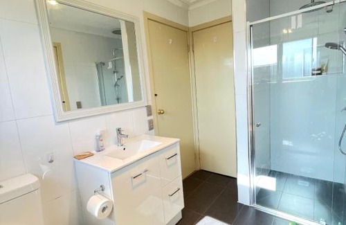 Thomastown House | Homestay Lemon room close to station, gym, airport
