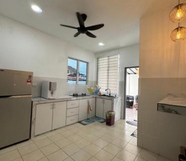 Pelabuhan Klang Villa | Homestay Pool Villa Andora