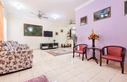 Pulai House | Homestay Rini Zikry