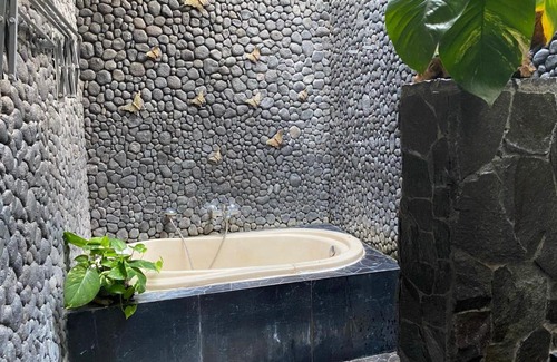 Colomadu Villa | Homestay Villa Unique Solo